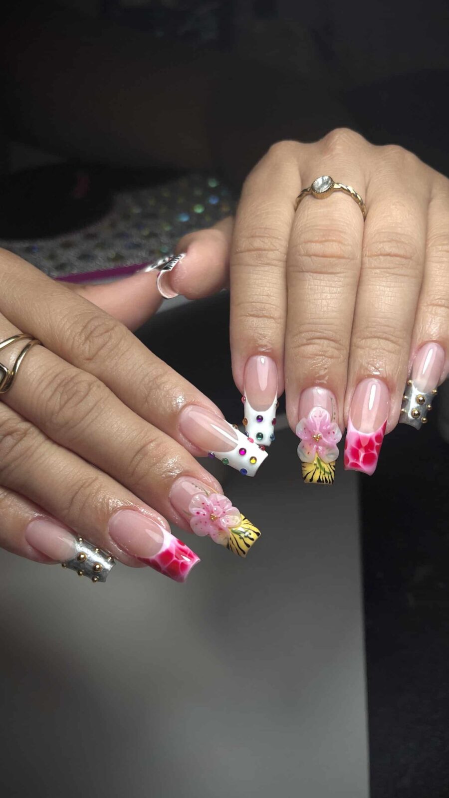 IMG_0593 Manicura artística con uñas largas y colores vivos